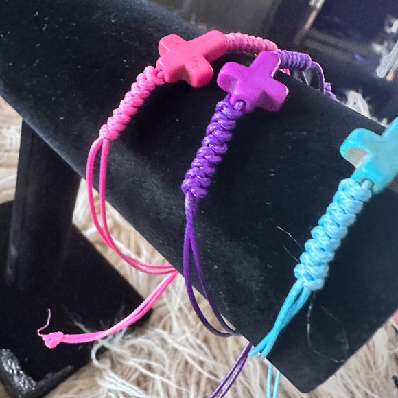 Set of 3 adjustable cross bracelets perfect stocking stuffers - Picture 7 of 8